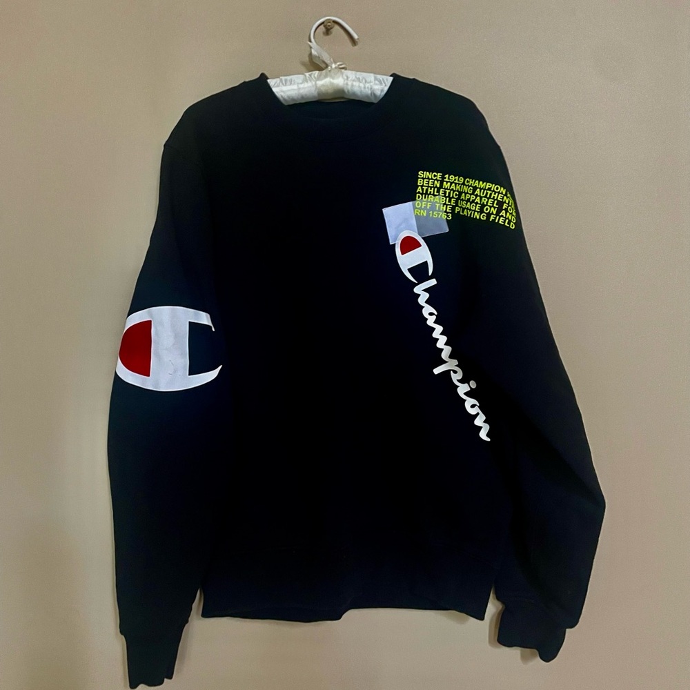 Champion Black Crewneck Sweatshirt with Iconic Logo -Sz L